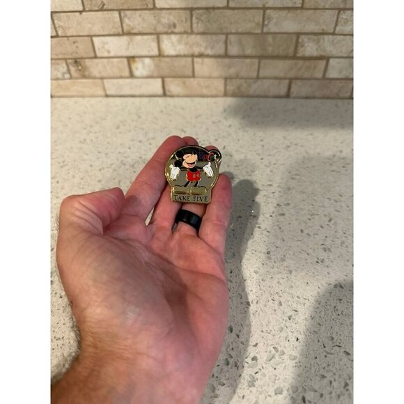 Disney Epcot Cast Member Take Five Mickey Mouse Gold Plated Award Pin - Picture 1 of 2